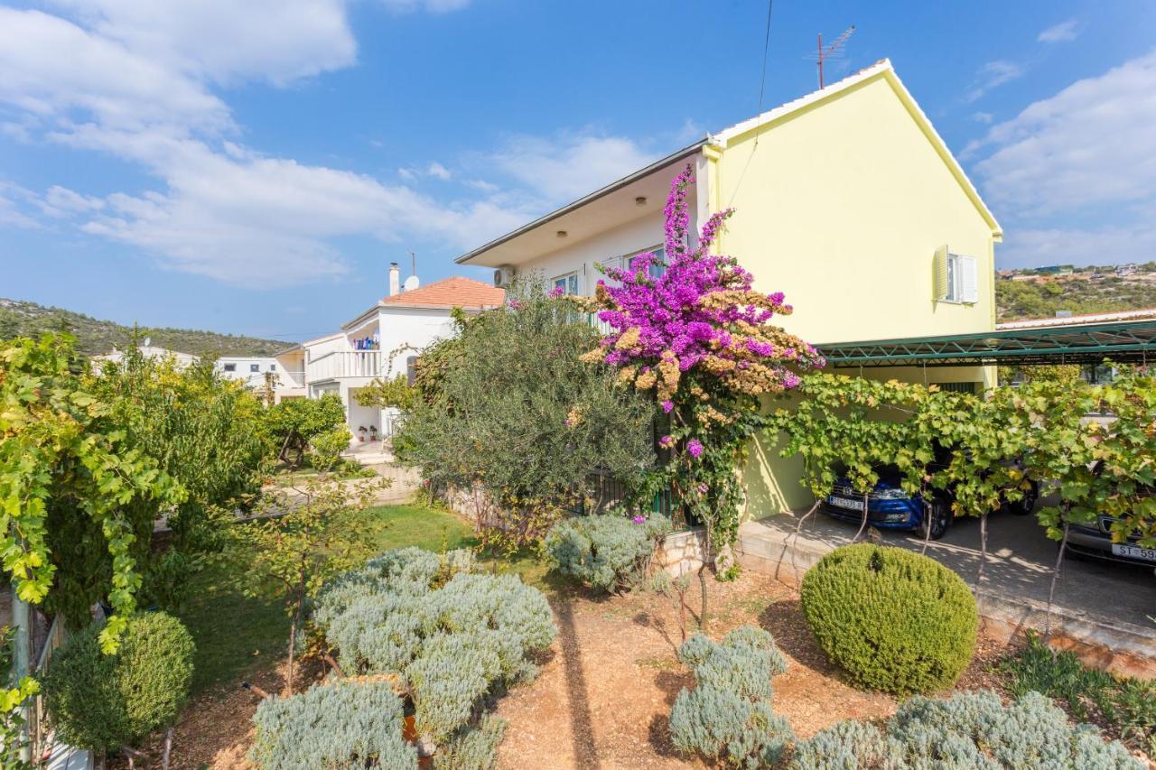 Seaside Holiday House Poljica, Trogir - 5161 Marina Exterior photo