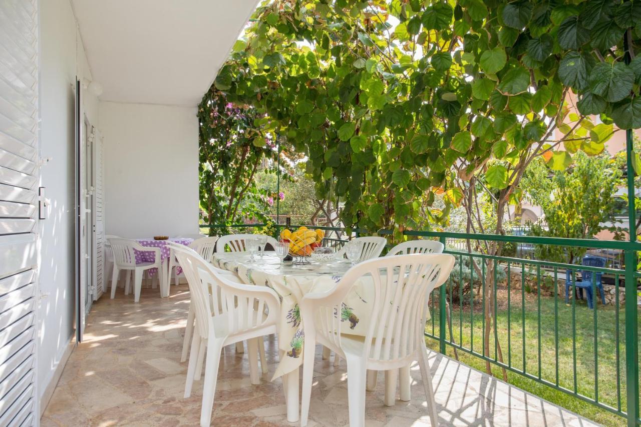Seaside Holiday House Poljica, Trogir - 5161 Marina Exterior photo