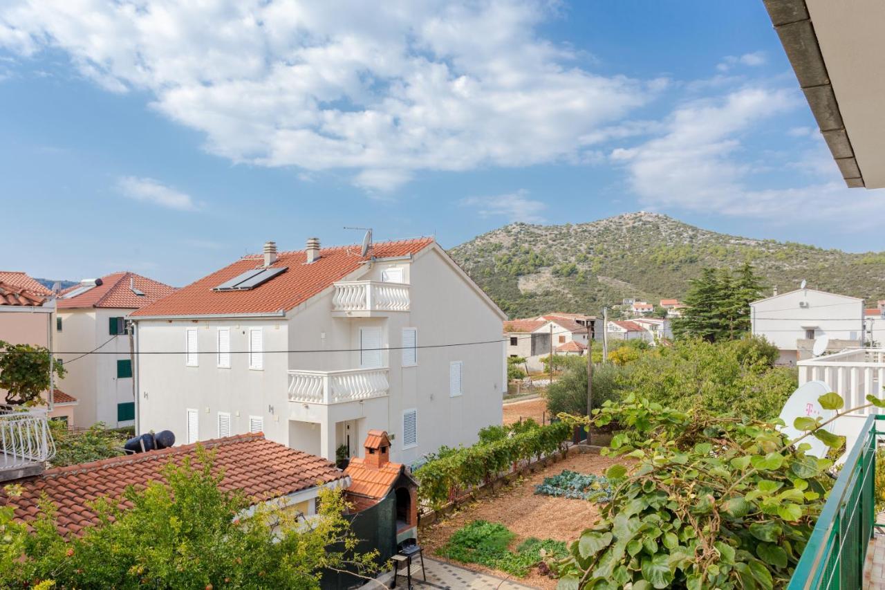 Seaside Holiday House Poljica, Trogir - 5161 Marina Exterior photo